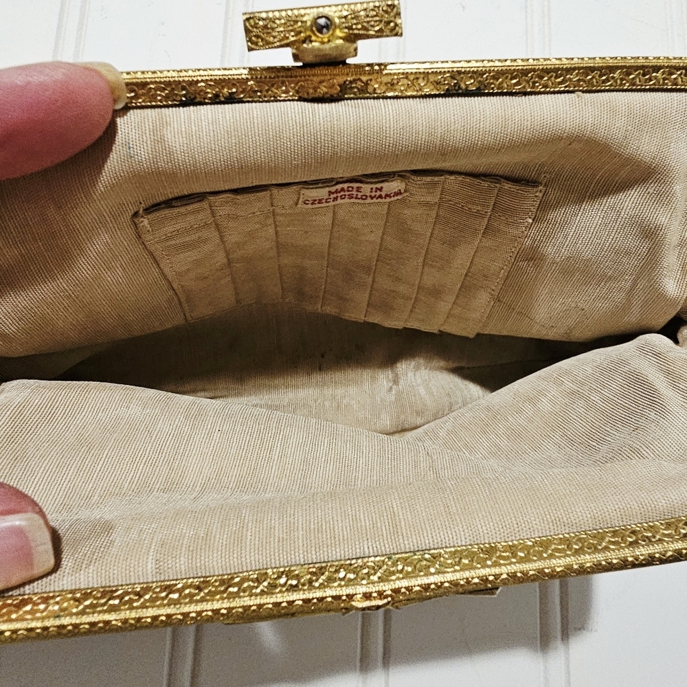 Petit Needlepoint Gold Tone Floral Chain Purse 1940's Czechoslovacia - Picture 5 of 7